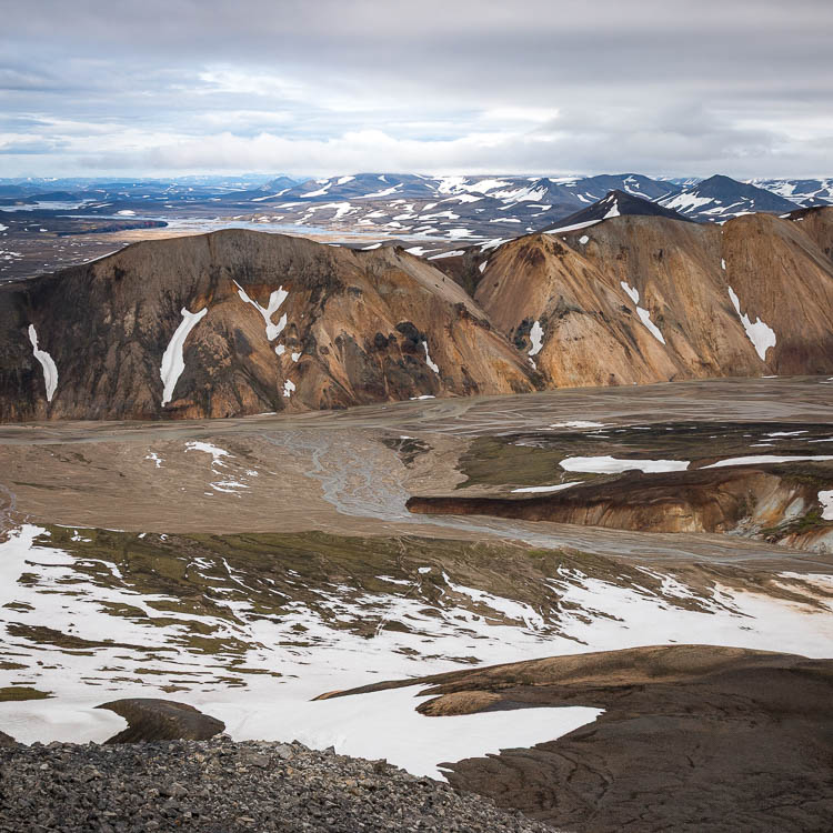 Panorama sur les hautes terres islandaises depuis les hauteurs de Landmannalaugar