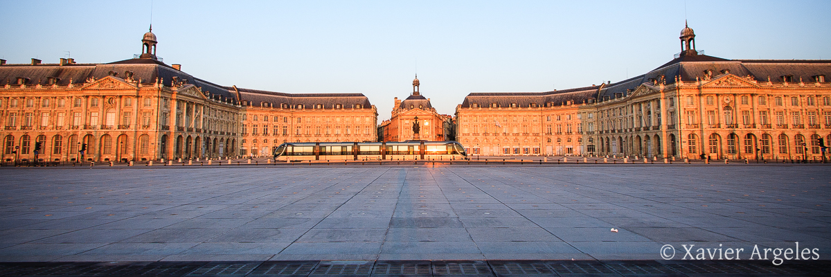 Place de la Bourse à Bordeaux en panoramique